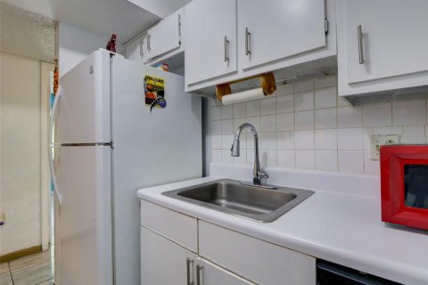 Condo in Orlando, Florida, 2 bedrooms  № 2196943 - photo 9