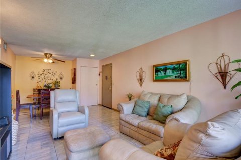 Condo in Orlando, Florida, 2 bedrooms  № 2196943 - photo 7