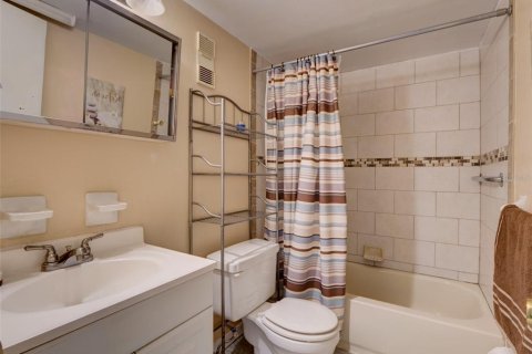Condo in Orlando, Florida, 2 bedrooms  № 2196943 - photo 13