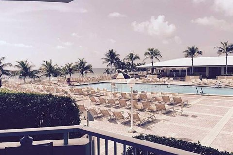 Condo in Hallandale Beach, Florida, 2 bedrooms  № 2053005 - photo 6