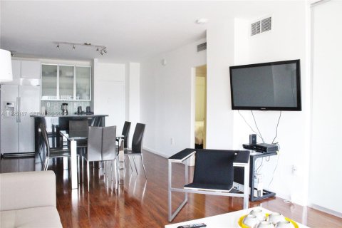 Condo in Hallandale Beach, Florida, 2 bedrooms  № 2053005 - photo 17