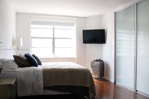 Condo in Hallandale Beach, Florida, 2 bedrooms  № 2053005 - photo 24