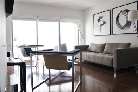 Condo in Hallandale Beach, Florida, 2 bedrooms  № 2053005 - photo 22