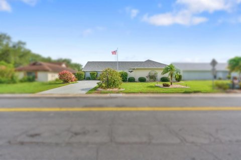 House in Sun City Center, Florida 3 bedrooms, 194.26 sq.m. № 2207230 - photo 9