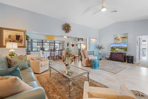 House in Sun City Center, Florida 3 bedrooms, 194.26 sq.m. № 2207230 - photo 22