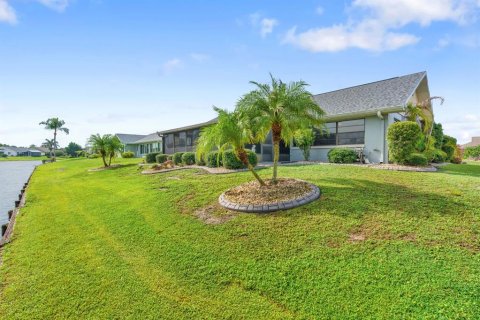 House in Sun City Center, Florida 3 bedrooms, 194.26 sq.m. № 2207230 - photo 12