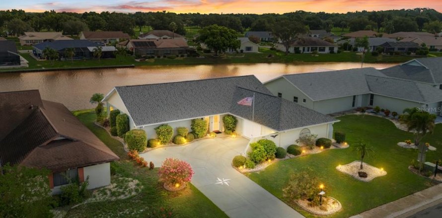 House in Sun City Center, Florida 3 bedrooms, 194.26 sq.m. № 2207230