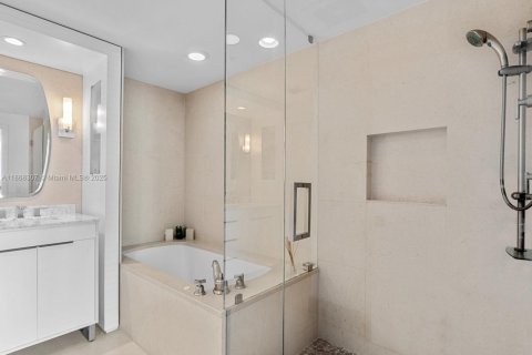 Condominio en venta en Miami Beach, Florida, 2 dormitorios, 118.91 m2 № 1979330 - foto 18