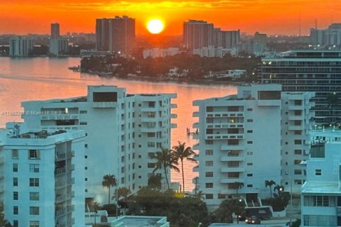 Condominio en venta en Miami Beach, Florida, 2 dormitorios, 118.91 m2 № 1979330 - foto 28