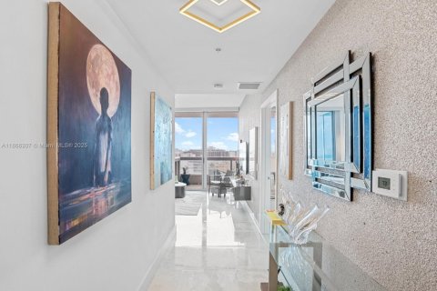 Condominio en venta en Miami Beach, Florida, 2 dormitorios, 118.91 m2 № 1979330 - foto 1