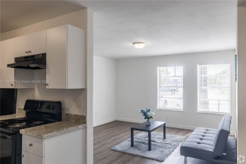 Apartamento en alquiler en Belle Glade, Florida, 4 dormitorios, 99.13 m2 № 2076858 - foto 3
