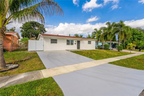 Casa en alquiler en Hollywood, Florida, 3 dormitorios, 112.88 m2 № 1951991 - foto 24