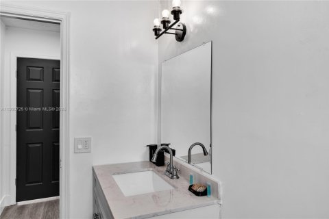 Casa en alquiler en Hollywood, Florida, 3 dormitorios, 112.88 m2 № 1951991 - foto 16