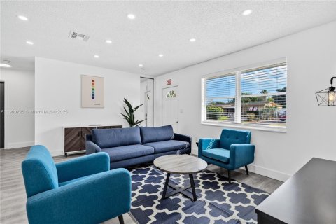 Casa en alquiler en Hollywood, Florida, 3 dormitorios, 112.88 m2 № 1951991 - foto 4
