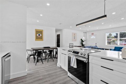 Casa en alquiler en Hollywood, Florida, 3 dormitorios, 112.88 m2 № 1951991 - foto 9