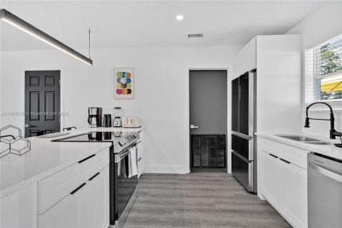 Casa en alquiler en Hollywood, Florida, 3 dormitorios, 112.88 m2 № 1951991 - foto 7