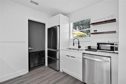 Casa en alquiler en Hollywood, Florida, 3 dormitorios, 112.88 m2 № 1951991 - foto 8