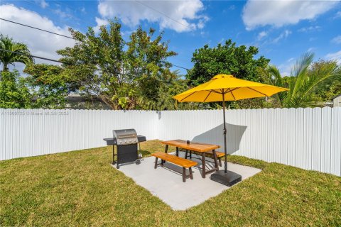Casa en alquiler en Hollywood, Florida, 3 dormitorios, 112.88 m2 № 1951991 - foto 27