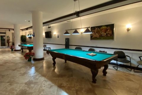 Condo in Miami, Florida, 2 bedrooms  № 1995907 - photo 4
