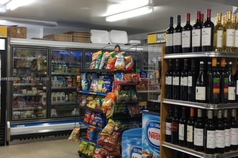 Condo in Miami, Florida, 2 bedrooms  № 1995907 - photo 5