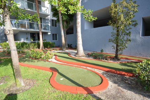 Condo in Miami, Florida, 2 bedrooms  № 1995907 - photo 3