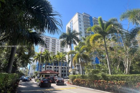 Condo in Miami, Florida, 2 bedrooms № 1995907