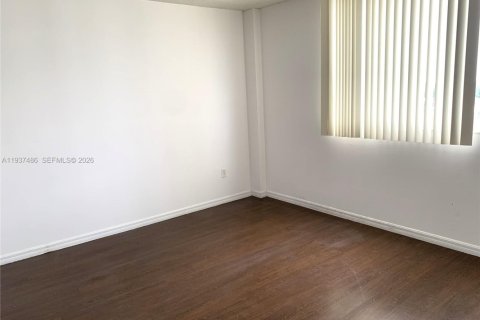 Condo in Miami, Florida, 2 bedrooms  № 1995907 - photo 7