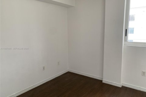 Condo in Miami, Florida, 2 bedrooms  № 1995907 - photo 10