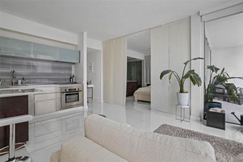Condo in Miami, Florida, 1 bedroom  № 1944754 - photo 26