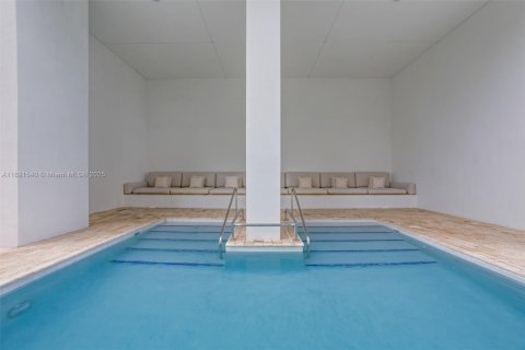 Condo in Miami, Florida, 1 bedroom  № 1944754 - photo 12