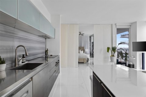 Condo in Miami, Florida, 1 bedroom  № 1944754 - photo 24