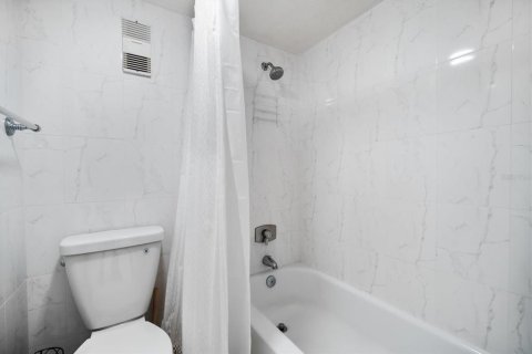 Copropriété à vendre à Daytona Beach, Floride: 1 chambre, 76.37 m2 № 1912189 - photo 13