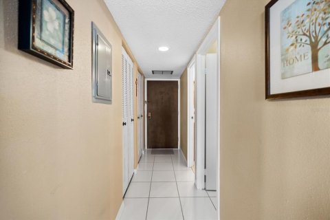 Copropriété à vendre à Daytona Beach, Floride: 1 chambre, 76.37 m2 № 1912189 - photo 4