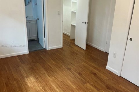 Condominio en alquiler en Miami, Florida, 1 dormitorio, 57.88 m2 № 1941663 - foto 3