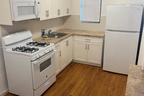 Condominio en alquiler en Miami, Florida, 1 dormitorio, 57.88 m2 № 1941663 - foto 4