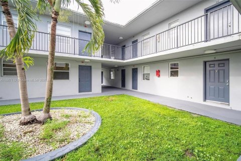 Condominio en alquiler en Miami, Florida, 1 dormitorio, 57.88 m2 № 1941663 - foto 1