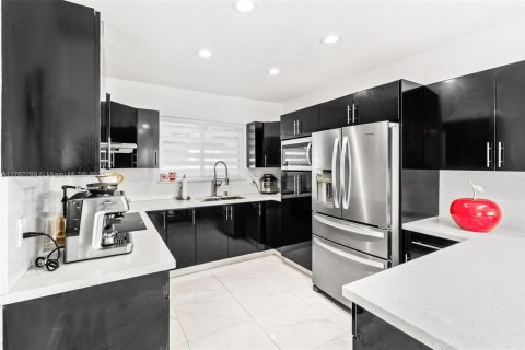 Casa en venta en Miami, Florida, 3 dormitorios, 205.69 m2 № 1707759 - foto 8