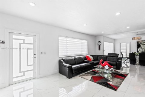 Casa en venta en Miami, Florida, 3 dormitorios, 205.69 m2 № 1707759 - foto 6