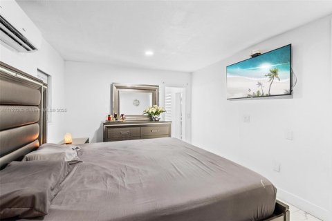 Casa en venta en Miami, Florida, 3 dormitorios, 205.69 m2 № 1707759 - foto 30