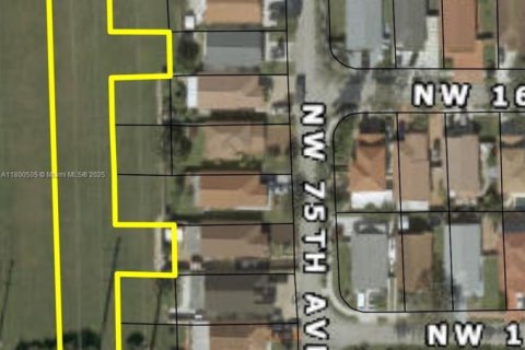 Propiedad comercial en venta en Miami, Florida № 1959258 - foto 1