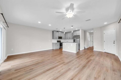 Townhouse in Orlando, Florida 4 bedrooms, 169.36 sq.m. № 2138132 - photo 7
