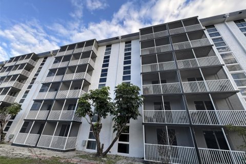 Condominio en venta en North Miami Beach, Florida, 1 dormitorio, 67.63 m2 № 2056380 - foto 2
