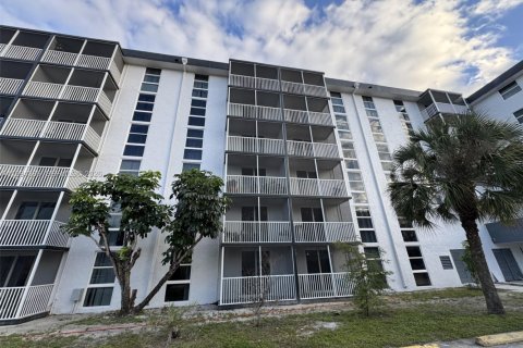 Condo in North Miami Beach, Florida, 1 bedroom  № 2056380