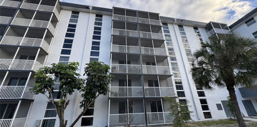 Condominio en North Miami Beach, Florida, 1 dormitorio  № 2056380