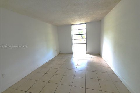 Condominio en venta en North Miami Beach, Florida, 1 dormitorio, 67.63 m2 № 2056380 - foto 11