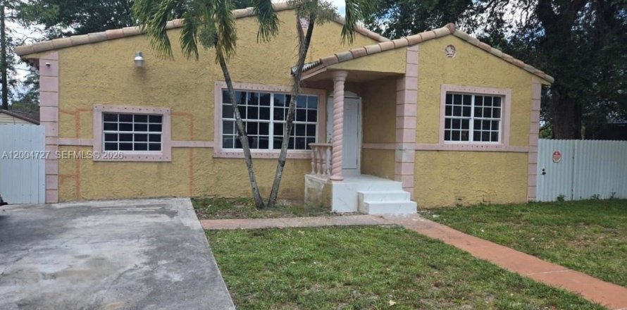 House in Miami Gardens, Florida 4 bedrooms, 143.16 sq.m. № 2076584