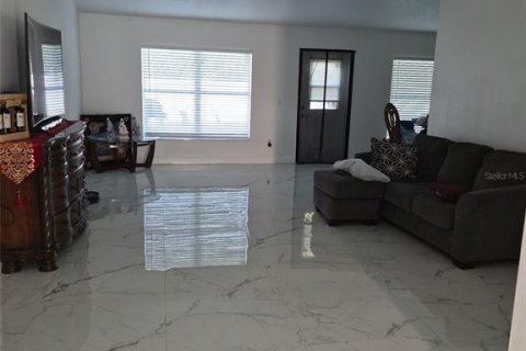 Villa ou maison à vendre à Saint Lucie, Floride: 4 chambres, 197.97 m2 № 2395674 - photo 4