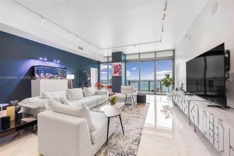 Condo in Miami, Florida, 5 bedrooms  № 2026846