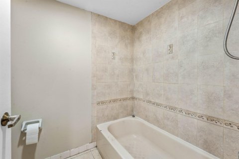 Купить таунхаус в Уэст-Палм-Бич, Флорида 3 комнаты, 114.83м2, № 2168476 - фото 22
