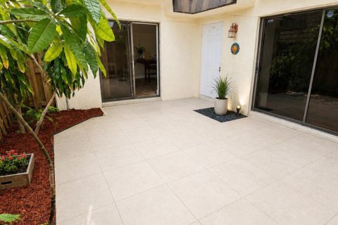 Купить таунхаус в Уэст-Палм-Бич, Флорида 3 комнаты, 114.83м2, № 2168476 - фото 4